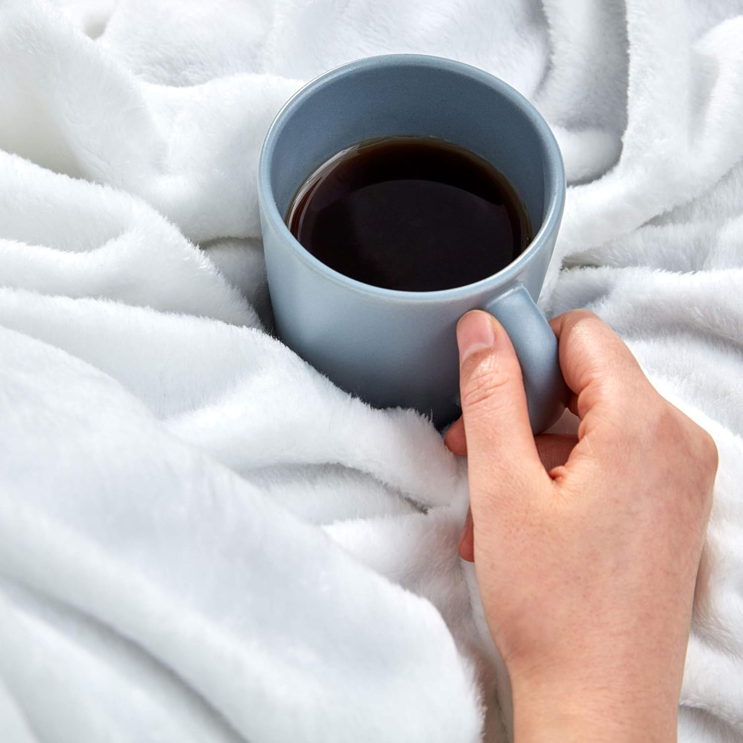 White Fleece Blanket Super Soft Cozy Throw Flannel Blanket, Lightweight Comfy Fuzzy Blanket Plush Throw Blankets for Couch, Sofa, Bed, Camping, Travel, 50X60Inches