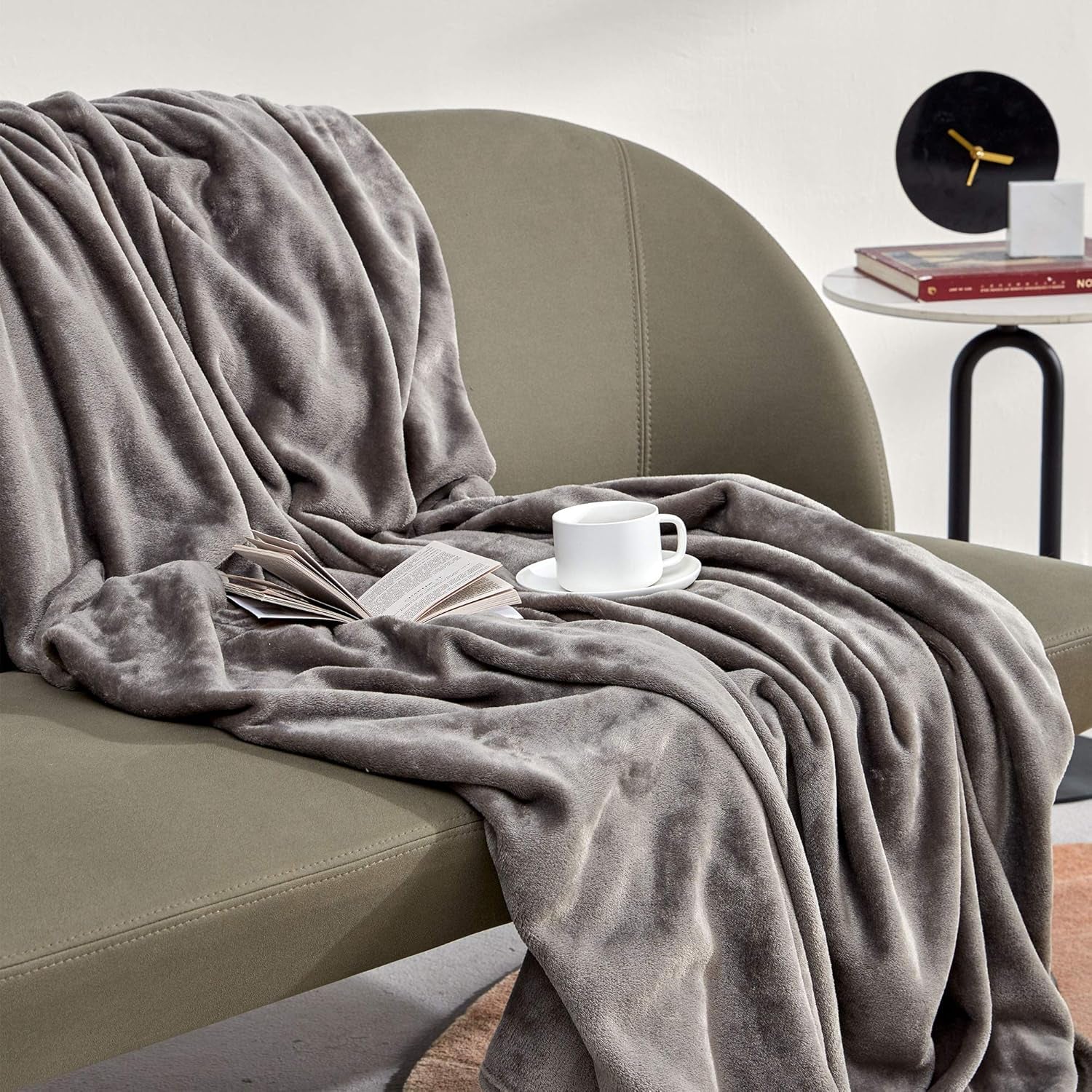 Grey Fleece Blanket Super Soft Cozy Throw Flannel Blanket, Lightweight Comfy Fuzzy Blanket Plush Throw Blankets for Couch, Sofa, Bed, Camping, Travel, 90X90Inches