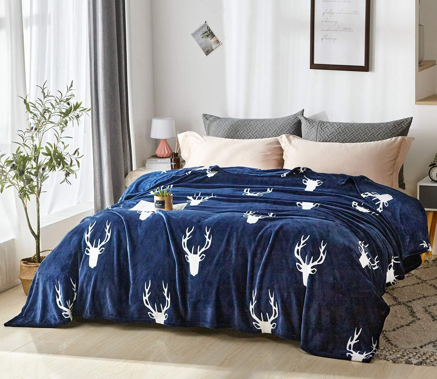 Plush Queen Size Flannel Fleece Blanket, Soft Microfiber Cozy Lightweight Solid Color Bed Couch Blanket for All Season, Deer