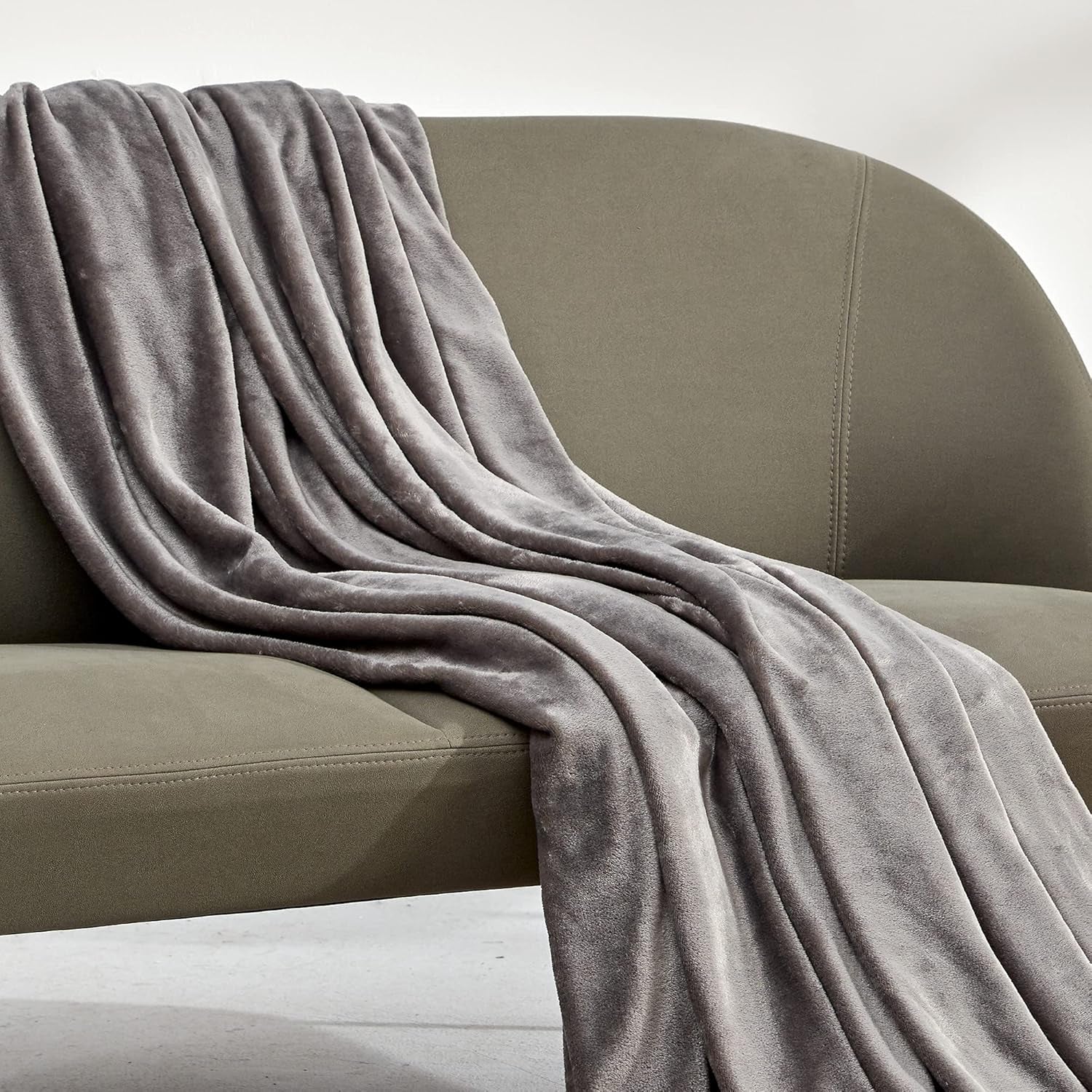 Grey Fleece Blanket Super Soft Cozy Throw Flannel Blanket, Lightweight Comfy Fuzzy Blanket Plush Throw Blankets for Couch, Sofa, Bed, Camping, Travel, 90X90Inches